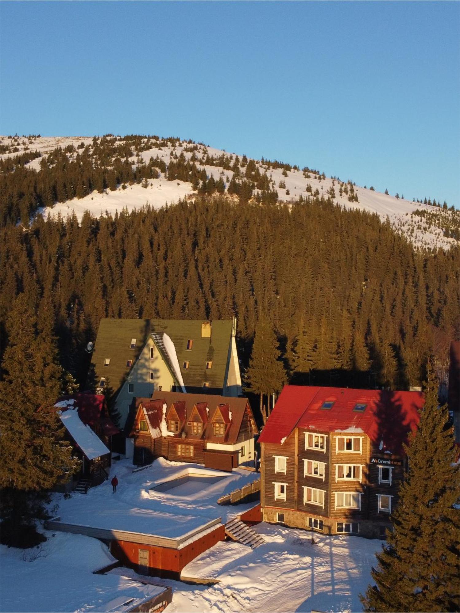 Gremi Hotel Dragobrat Exterior foto